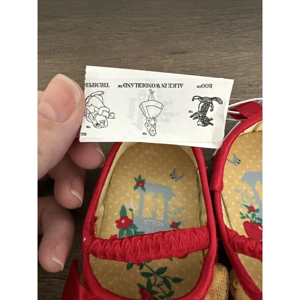 Disneyland Snow White Baby Crib Shoes Red Girls 0-6 Months